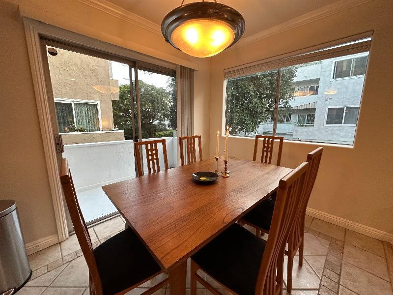 Cozy, Art-Filled Condo 5 Min Away From All Hollywood Attractions - Photo 2