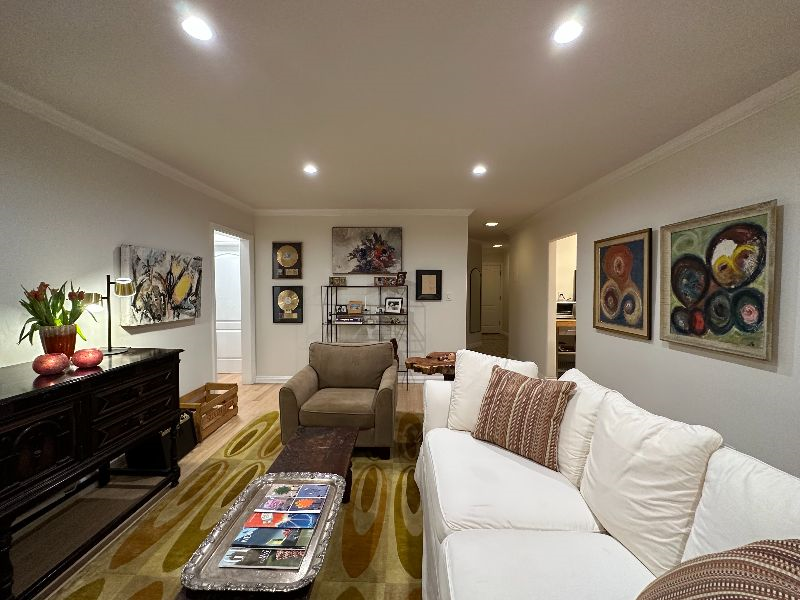 Cozy, Art-Filled Condo 5 Min Away From All Hollywood Attractions - Photo 3