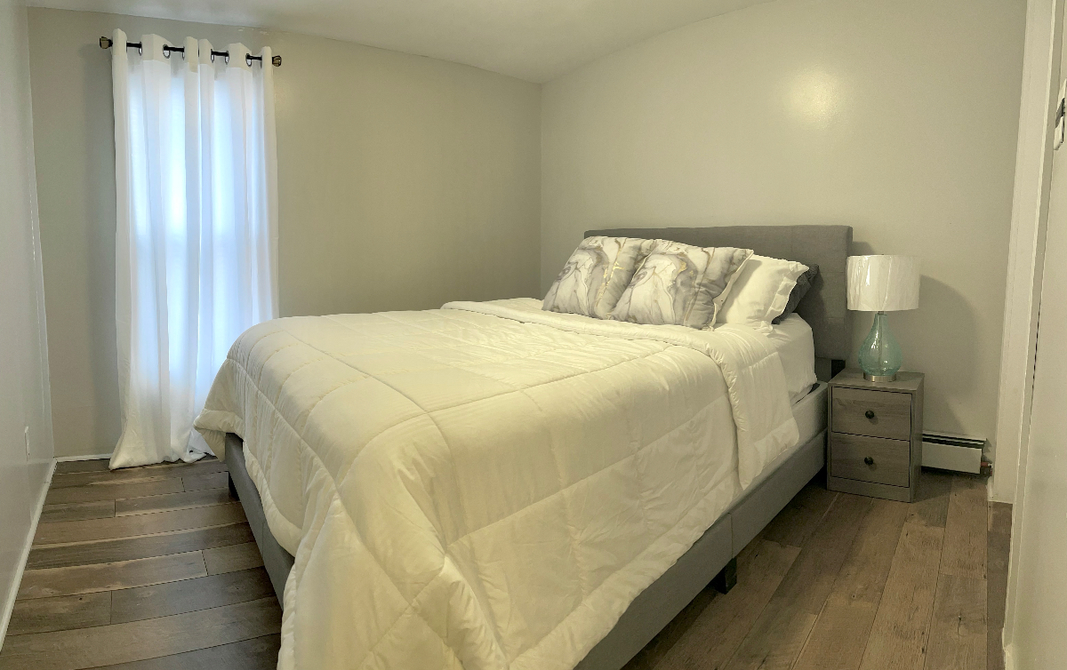 Charming Rooms For Traveling Professionals in Providence, RI: Comfort & Convenience Near Facilities Room #4