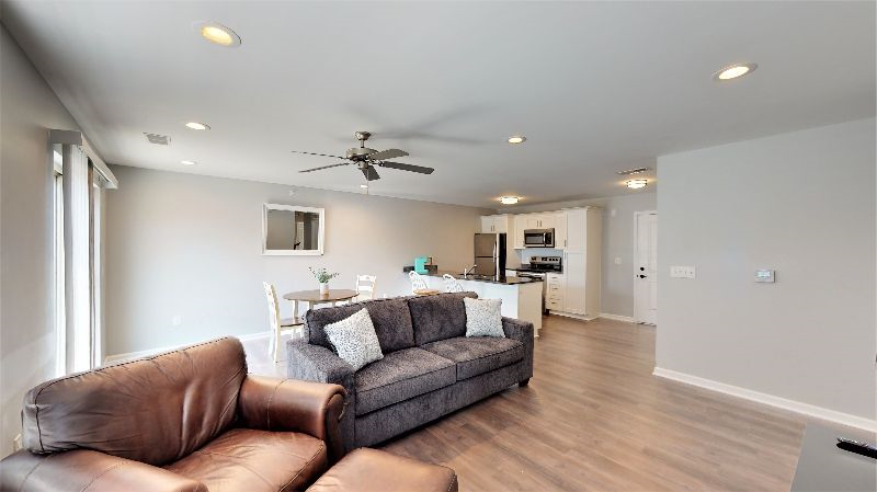 Beautiful - Centrally located Condo - Photo 1