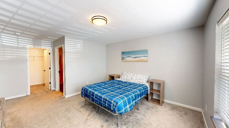 Beautiful - Centrally located Condo - Photo 10