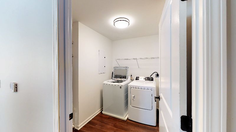 Beautiful - Centrally located Condo - Photo 12