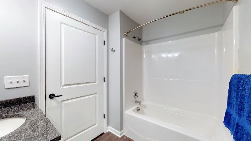 Beautiful - Centrally located Condo - Photo 7