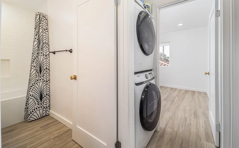 Luxurious 2 Bed, 2 Bath Condo with Exquisite High-End Finishes - Photo 3