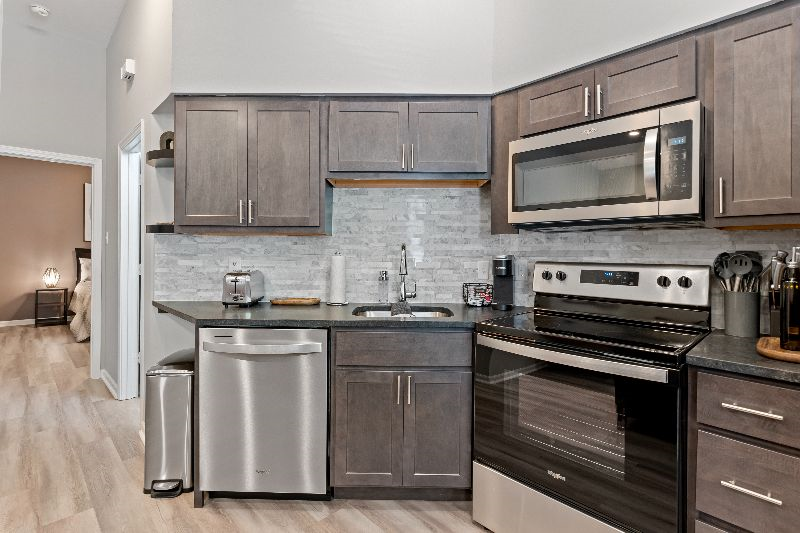 Newly Renovated and Fully-furnished 1B / BA Apt - Photo 11