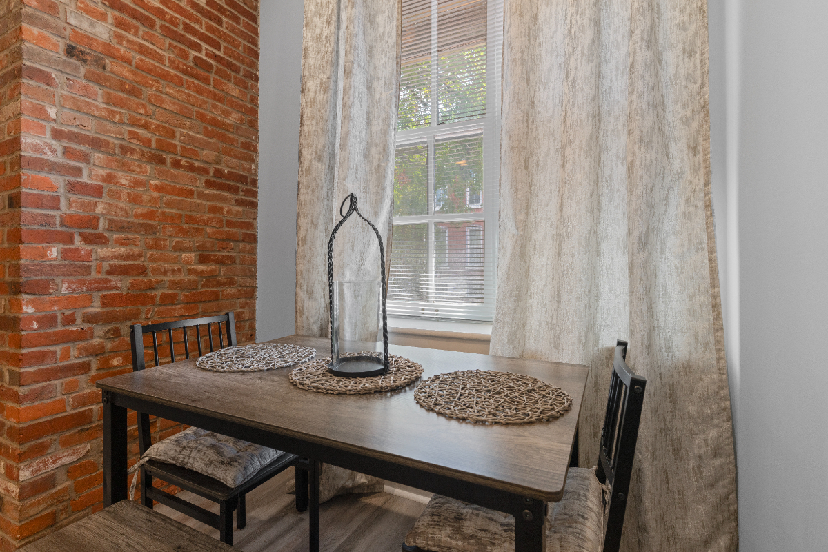 Newly Renovated and Fully-furnished 1B / BA Apt - Photo 9