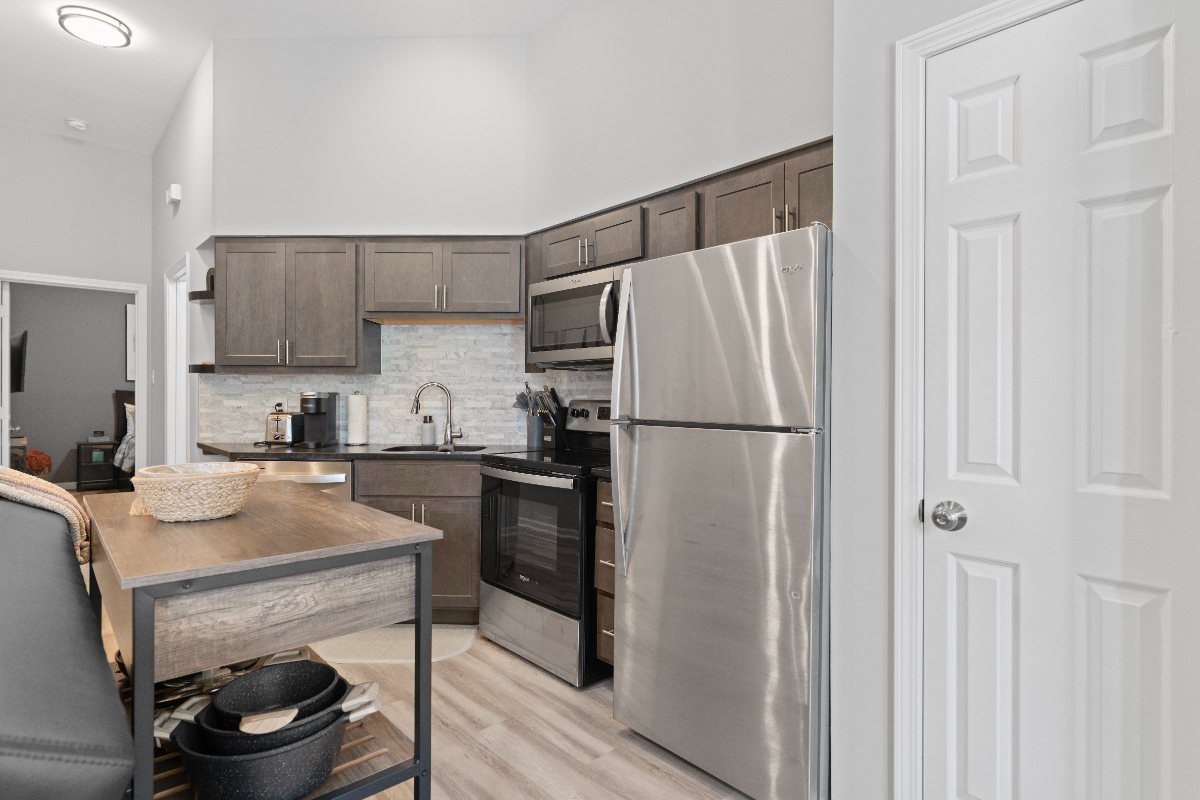 Newly Renovated and Fully-furnished 1B / BA Apt - Photo 12