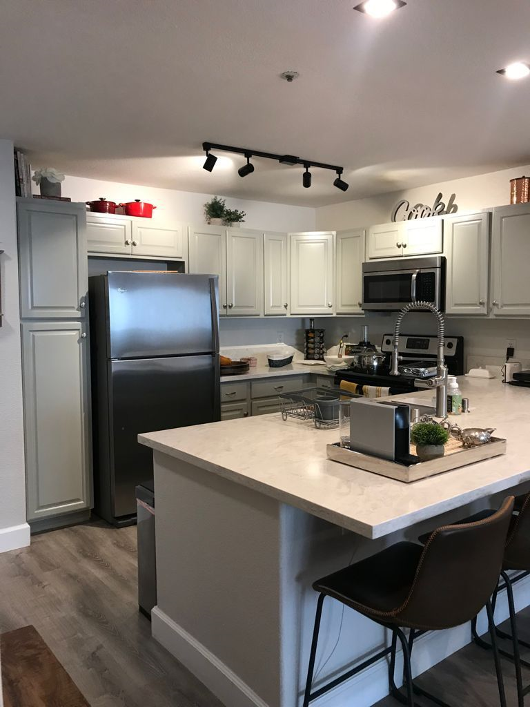 Cozy and Stylish 1 Bedroom Condo in Hillcrest - Photo 3