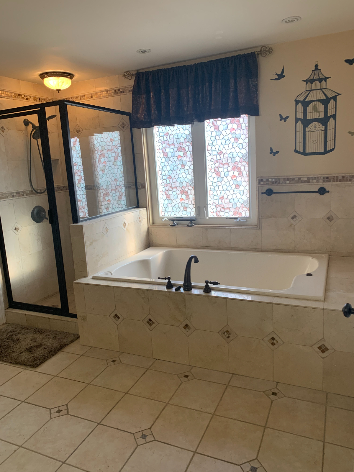 Spacious, Modern  Cozy Queen Bd close to everything