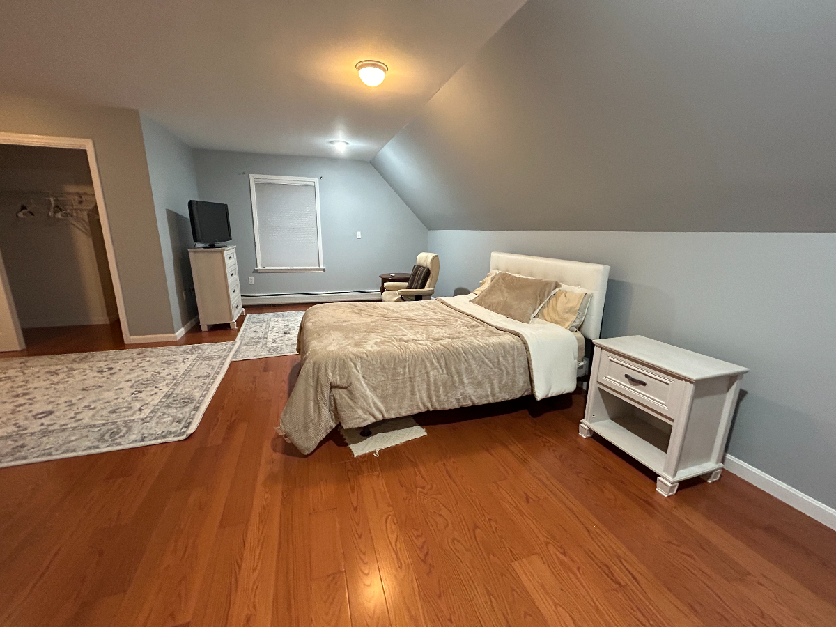 Quiet bedroom in a private home. - Photo 6