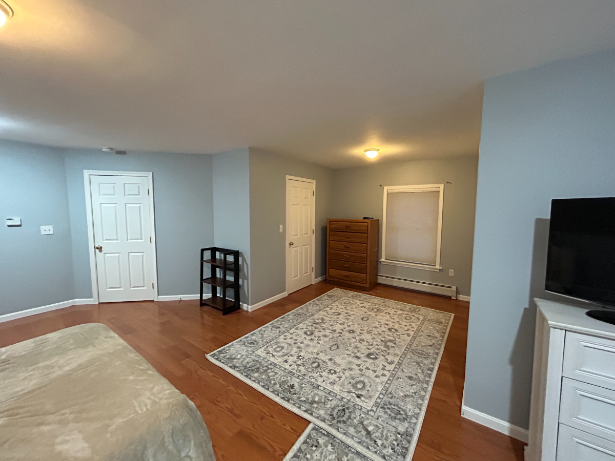 Quiet bedroom in a private home. - Photo 8