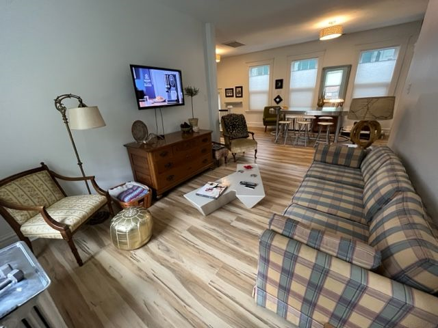 Newly renovated furnished apartment in a quiet neighborhood, and only 1 mile  from I-70 - Photo 4