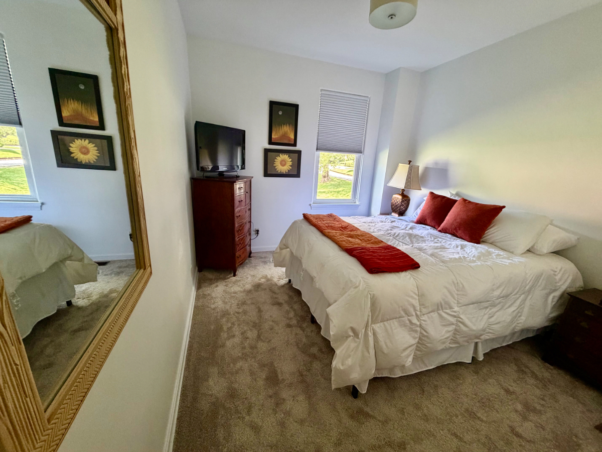 Newly renovated furnished apartment in a quiet neighborhood, and only 1 mile  from I-70 - Photo 3