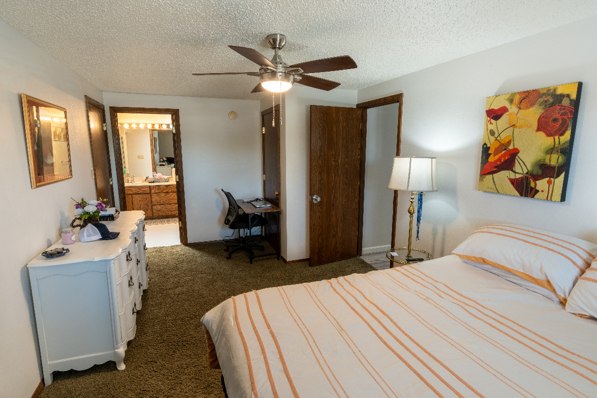 Large Master Bedroom w/attached bathroom