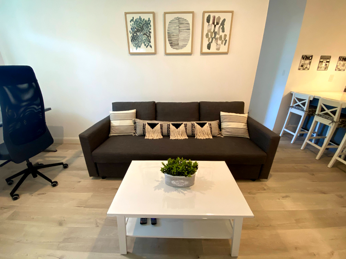 Private 1 bedroom JADU with private entry, kitchen, bath, laundry - Photo 3