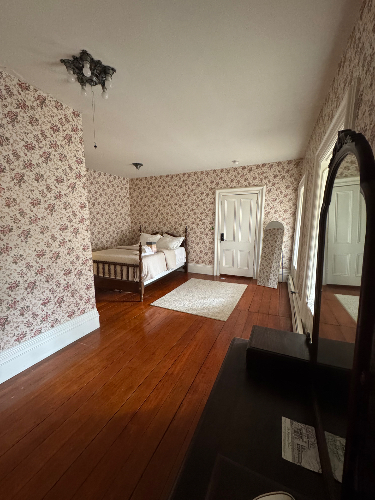 Historic Home near Northwestern Medical Center - Photo 10