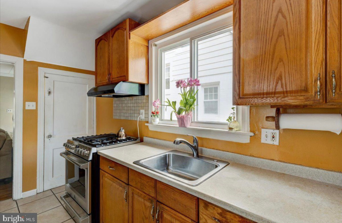 Digital Nomad Friendly Furnished Room in Washington DC Fast Wi-Fi Workspace - Photo 2