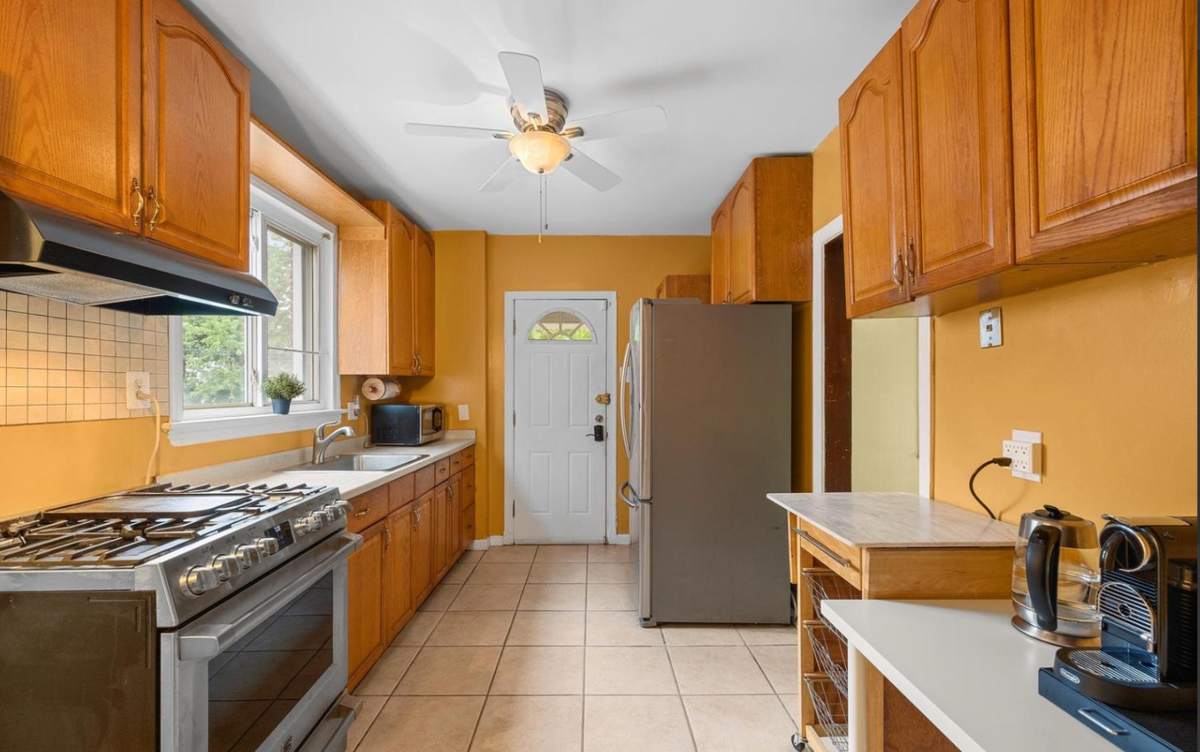 Digital Nomad Friendly Furnished Room in Washington DC Fast Wi-Fi Workspace - Photo 3