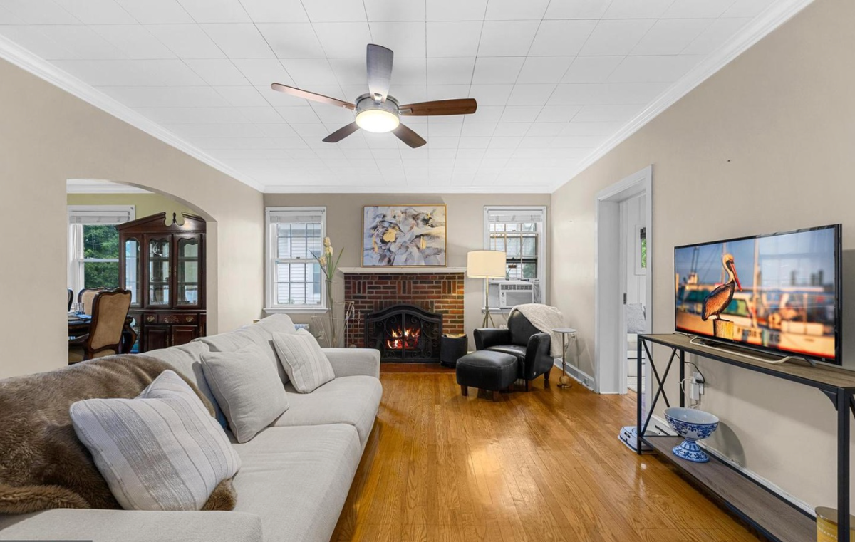 Digital Nomad Friendly Furnished Room in Washington DC Fast Wi-Fi Workspace - Photo 1