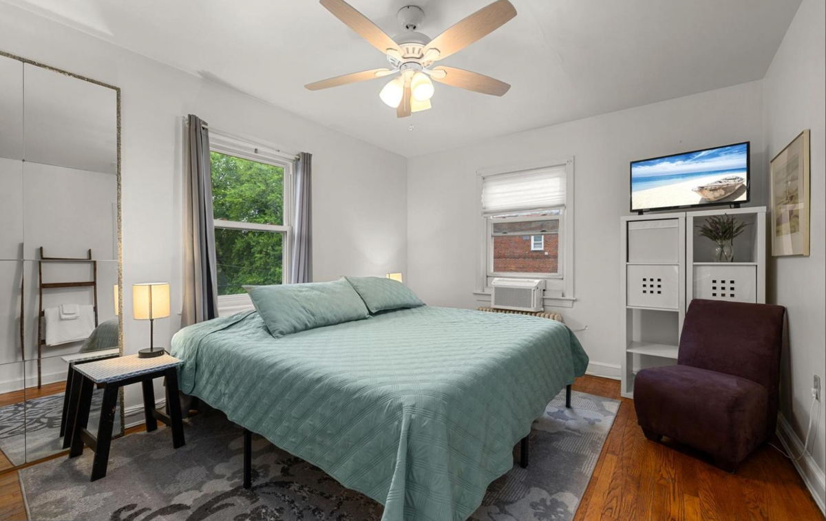 Digital Nomad Friendly Furnished Room in Washington DC Fast Wi-Fi Workspace - Photo 4