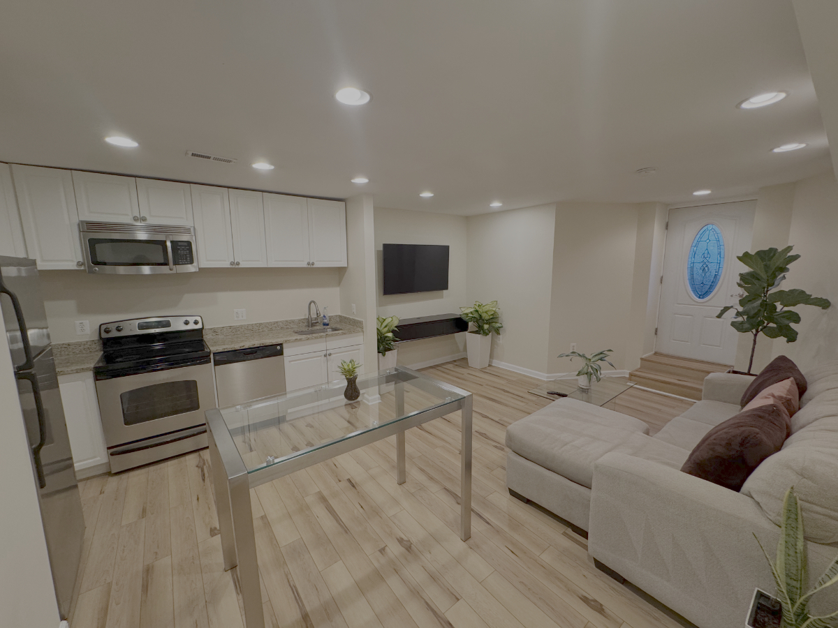 The Courtyard Suite / Medical District / MedStar / Children's / Howard Hospitals / Fire Pit & Pool T - Photo 6