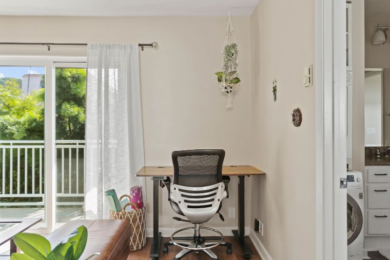Pacific Beach - Private Balcony - W/D - Pets OK - Photo 6