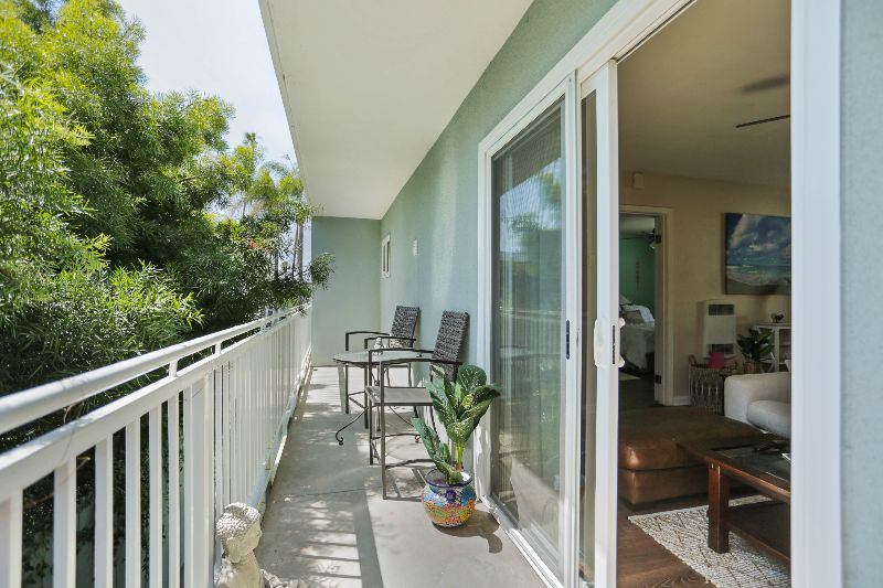 Pacific Beach - Private Balcony - W/D - Pets OK - Photo 4