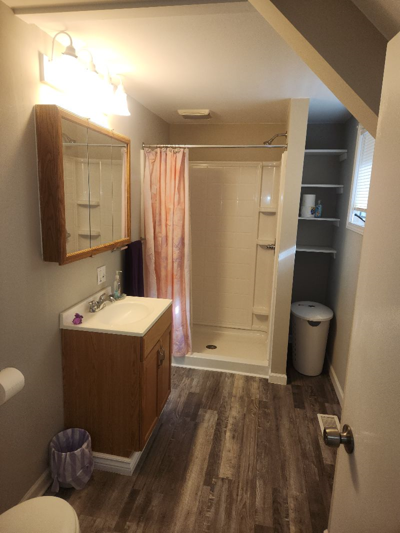 Nicely Remodeled 2 bed, 1 bath unit in quiet neighborhood and large yard - Photo 2