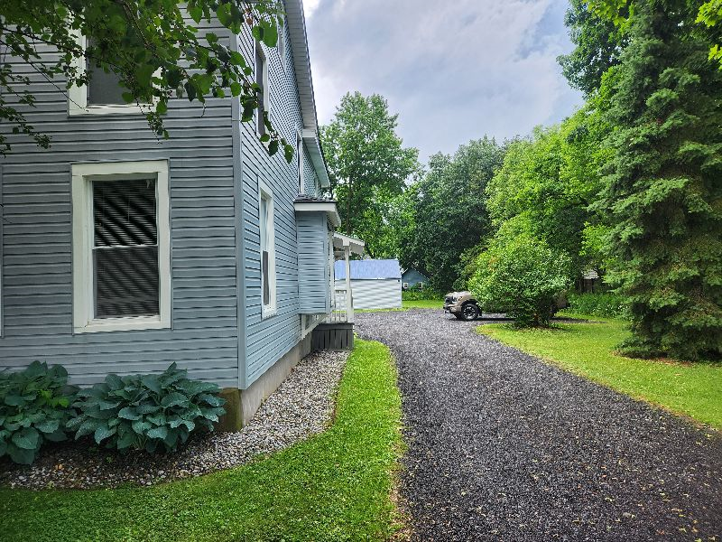 Nicely Remodeled 2 bed, 1 bath unit in quiet neighborhood and large yard - Photo 3