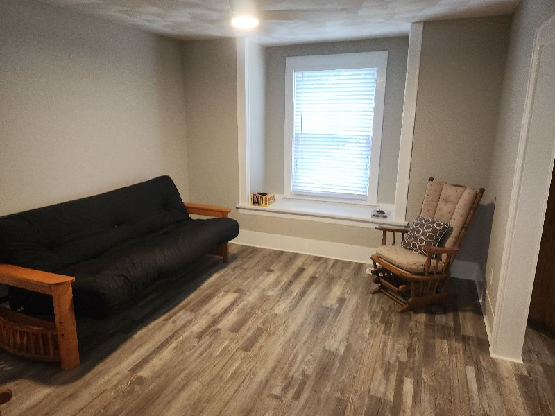 Nicely Remodeled 2 bed, 1 bath unit in quiet neighborhood and large yard - Photo 5