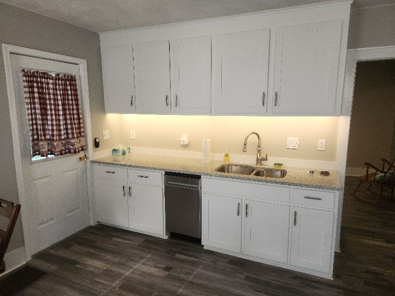 Nicely Remodeled 2 bed, 1 bath unit in quiet neighborhood and large yard - Photo 6