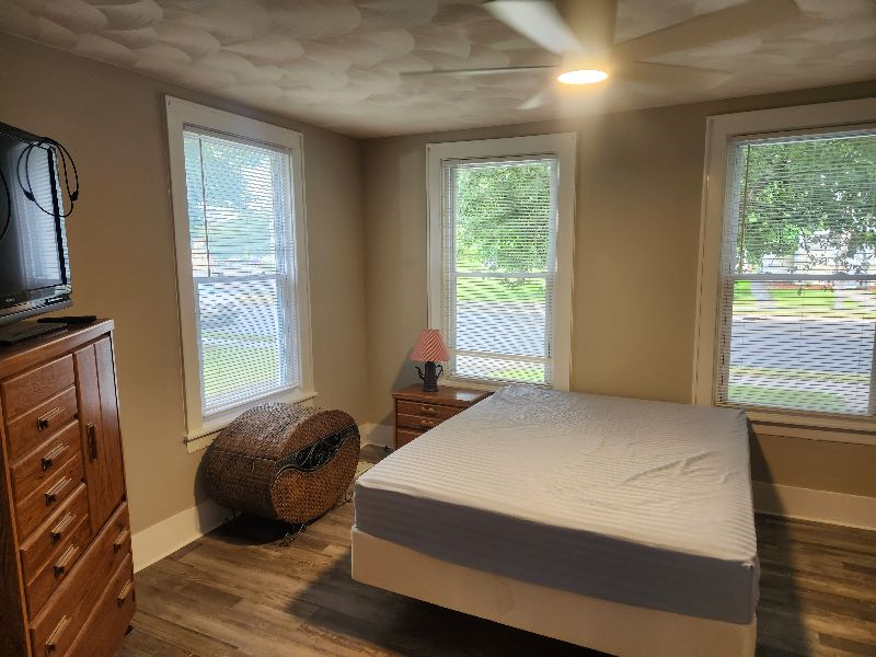 Nicely Remodeled 2 bed, 1 bath unit in quiet neighborhood and large yard - Photo 8