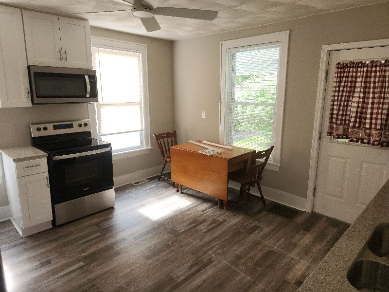 Nicely Remodeled 2 bed, 1 bath unit in quiet neighborhood and large yard - Photo 9