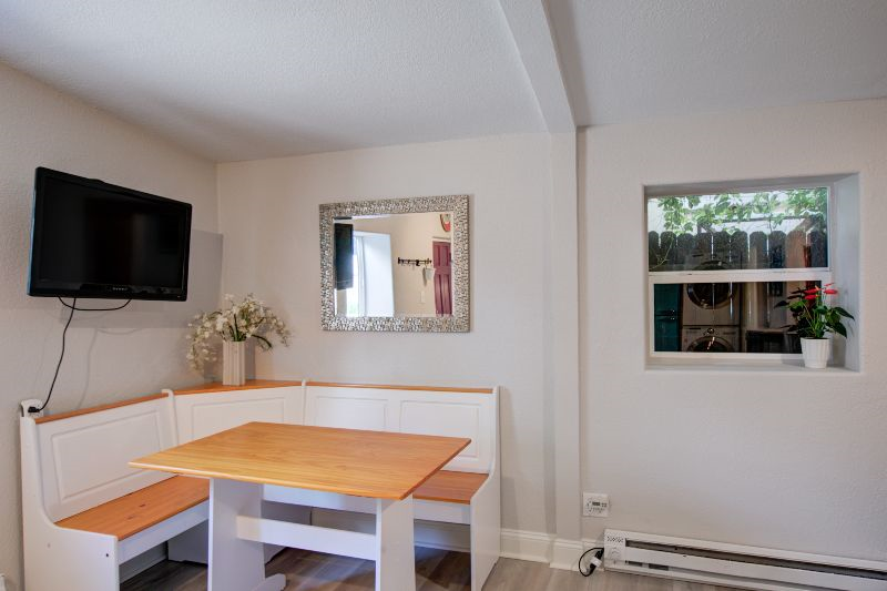 Newly Remodeled Carriage house 10 min to Downtown Denver - Photo 7