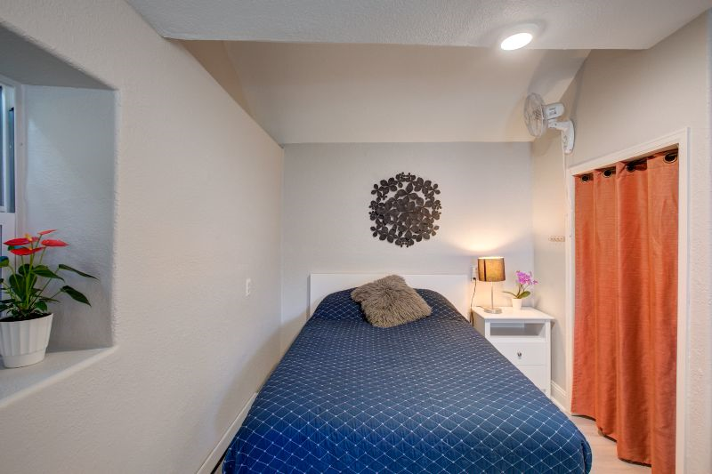Newly Remodeled Carriage house 10 min to Downtown Denver - Photo 9