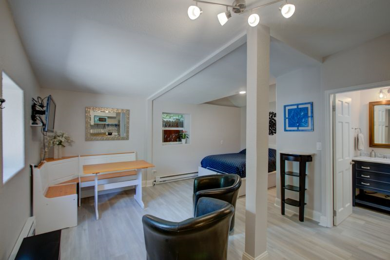 Newly Remodeled Carriage house 10 min to Downtown Denver - Photo 10