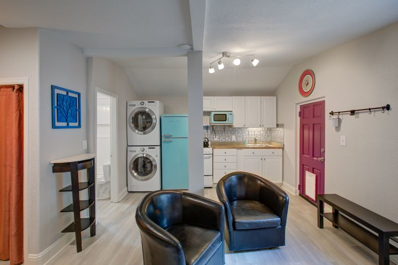 Newly Remodeled Carriage house 10 min to Downtown Denver - Photo 3