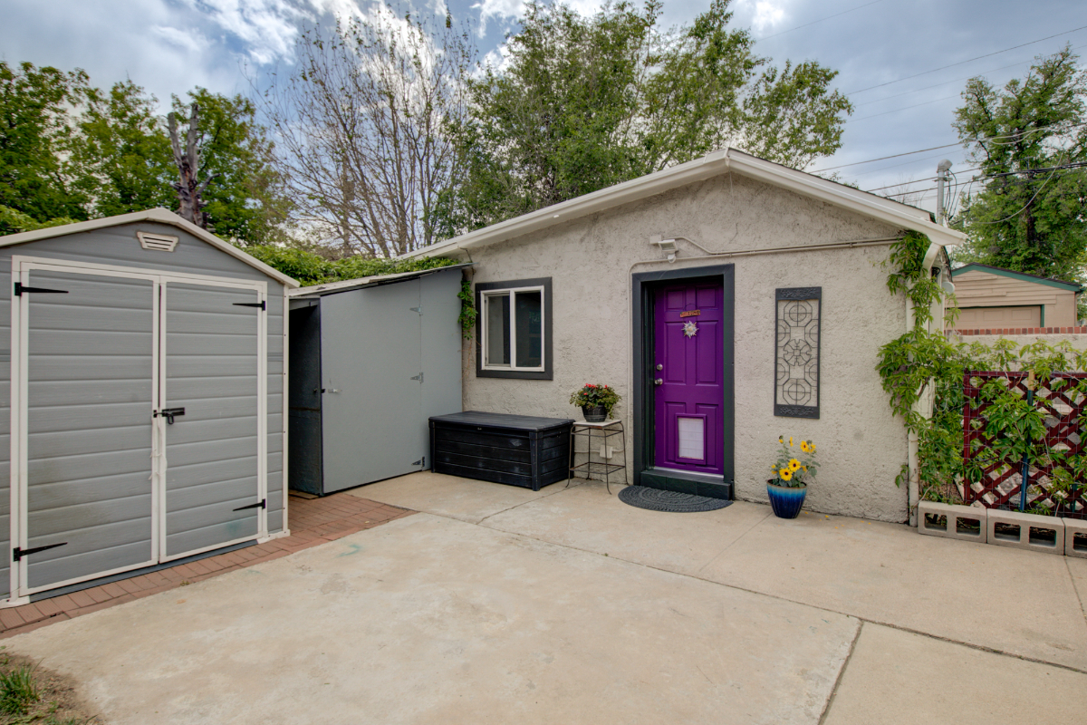 Newly Remodeled Carriage house 10 min to Downtown Denver