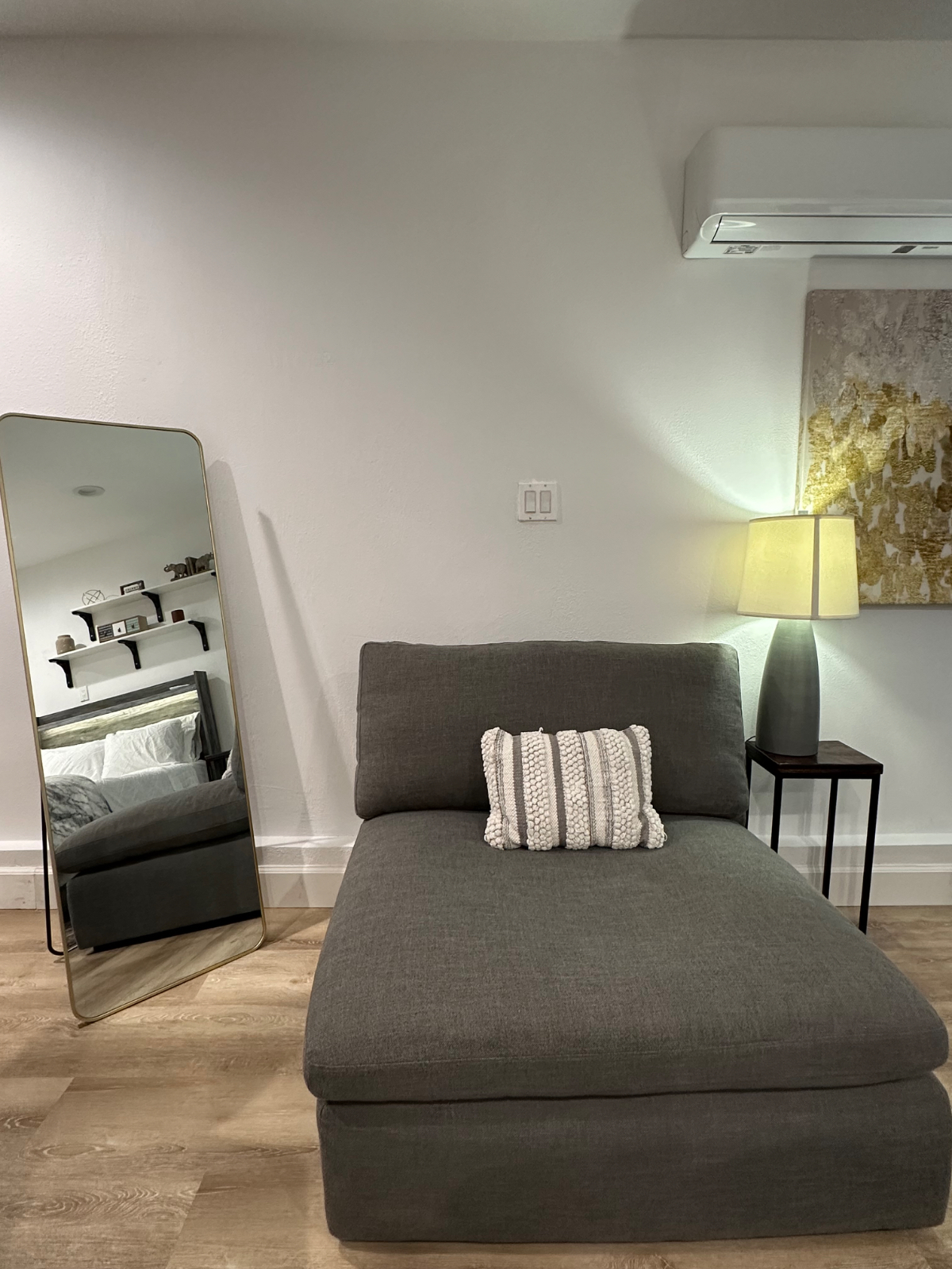 Welcome Home! Discover Your Perfect Retreat in this Newly Renovated Spanish Studio in El Sereno - Photo 4