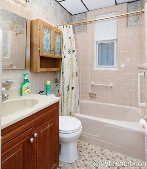 Spacious Townhouse - Photo 3