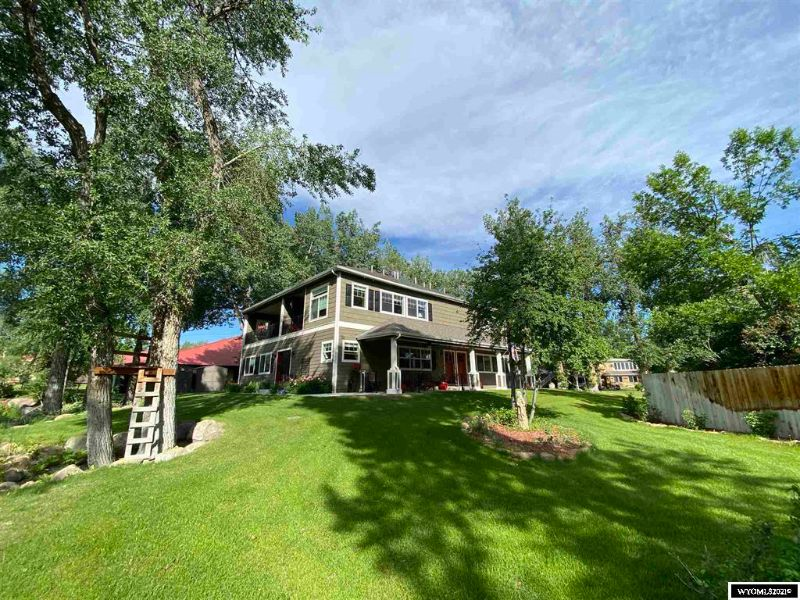 Large studio on the river, walking distance to the hospital - Photo 1