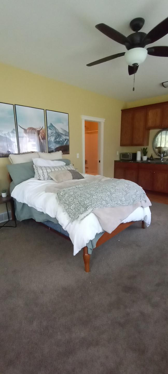Large studio on the river, walking distance to the hospital - Photo 9