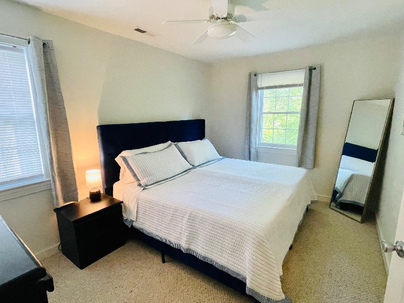 Private King Bedroom, Easy Walk to UVA Hospital