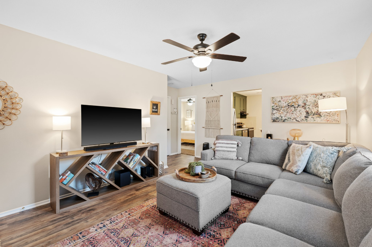 Close to Hospitals, Bike Trail, Cafes - 2/1 Cottage Style Duplex