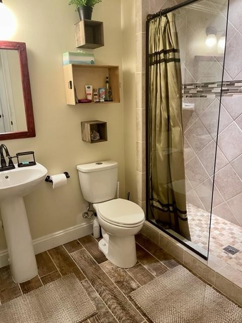 Spacious Private Lower Level Bedroom/Bathroom with very Generous Perks - Photo 7