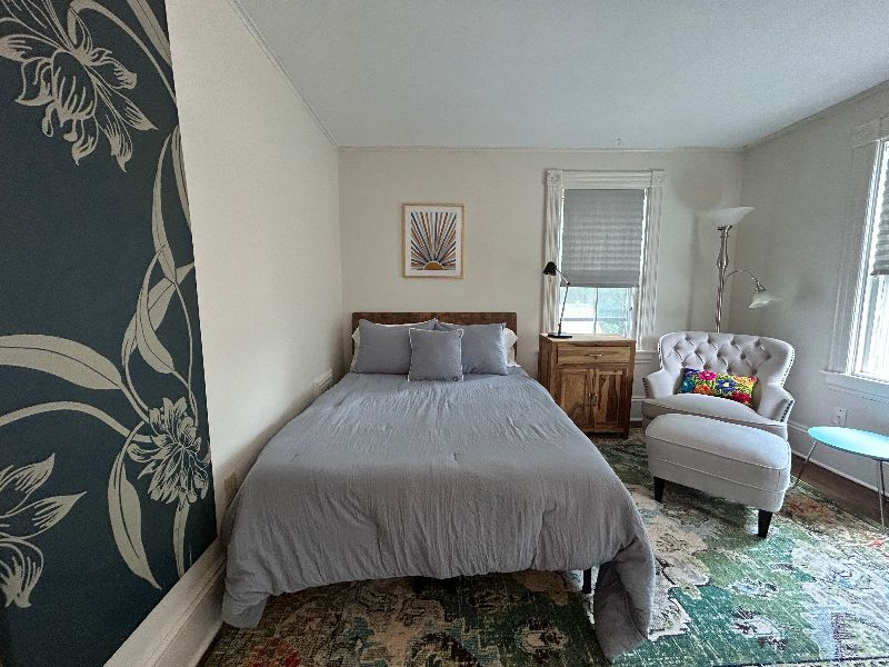 Fully Furnished Apartment - 1 Mile to UVMMC - Ideal for Traveling Professionals - Photo 2