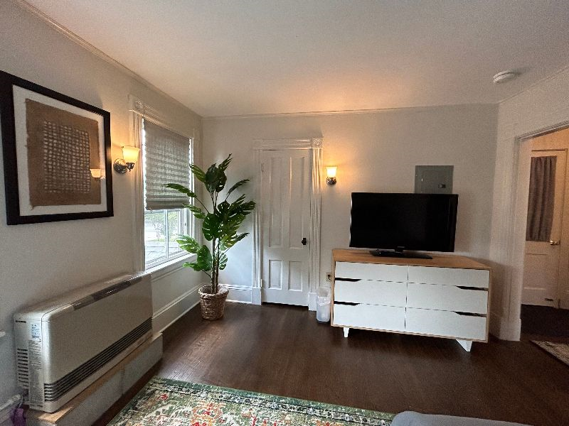 Fully Furnished Apartment - 1 Mile to UVMMC - Ideal for Traveling Professionals - Photo 3