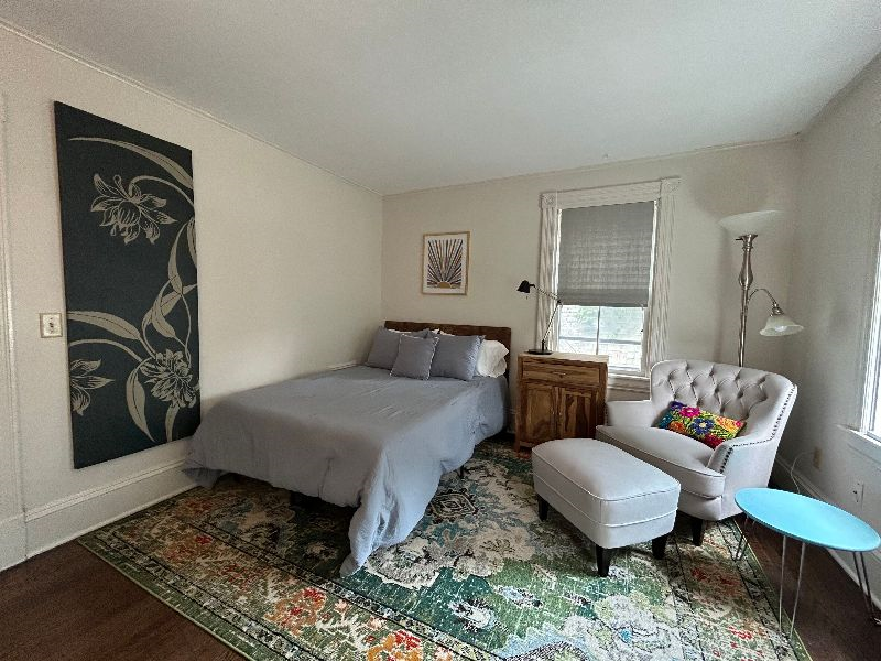Fully Furnished Apartment - 1 Mile to UVMMC - Ideal for Traveling Professionals - Photo 4
