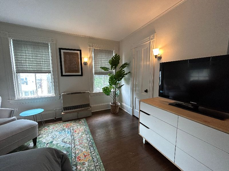 Fully Furnished Apartment - 1 Mile to UVMMC - Ideal for Traveling Professionals - Photo 5