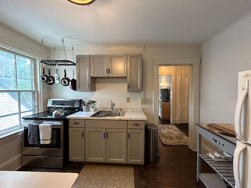 Fully Furnished Apartment - 1 Mile to UVMMC - Ideal for Traveling Professionals - Photo 6